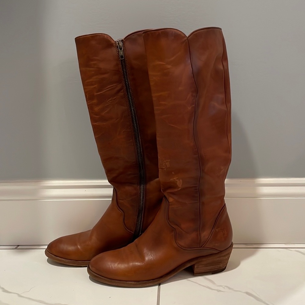 Frye Carson size 7